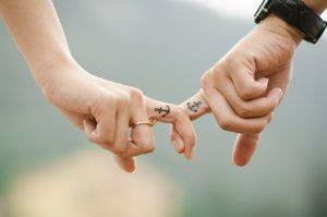 holding hands-love-relationship